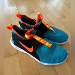 Nike flex tennis shoes, slip on, Size 3